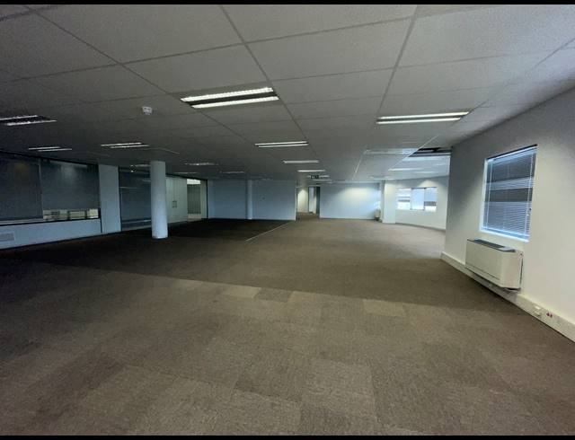 1,053M² OFFICE TO LET IN PARKTOWN